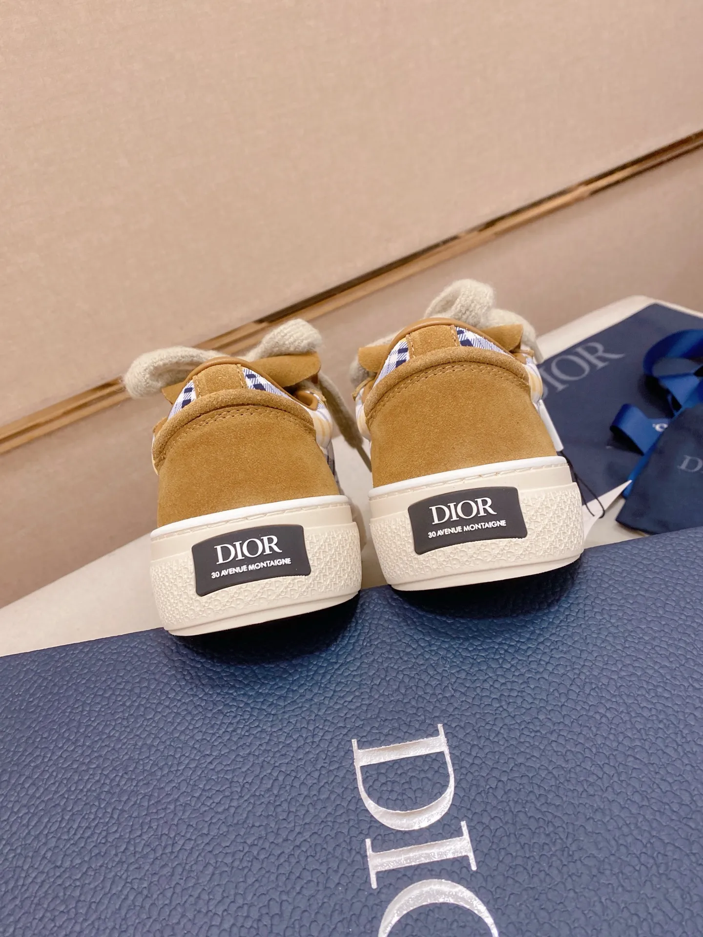 Factory price: 300 Men's shoes 💰[Dior·Dior] Top 🔍Couple style 💏🔍New casual sports style couple shoes, new four-season design, perfect workmanship, lace-up lazy style to create cabinet quality, upper: imported first-layer cowhide, sheepskin lining is soft and comfortable, ultra-light TPU wear-resistant outsole, simple, versatile fashion men's shoes, excellent color code number 35--44